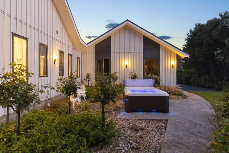 Photo of property in 24 Ellett Road West, Karaka, Papakura, 2580