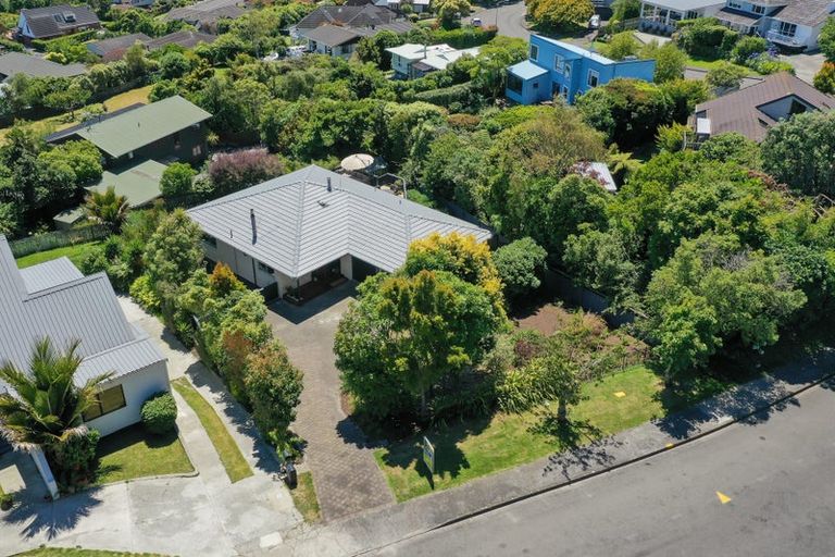 Photo of property in 64 Kotare Street, Waikanae, 5036