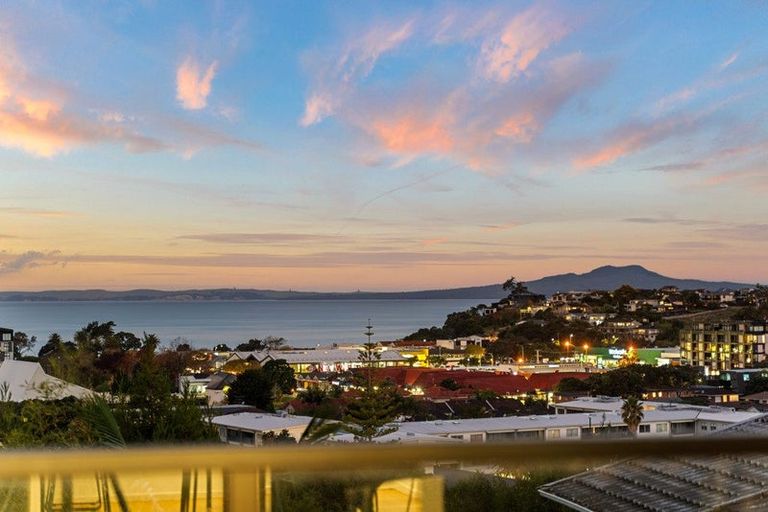 Photo of property in 2/55a Woodlands Crescent, Browns Bay, Auckland, 0630