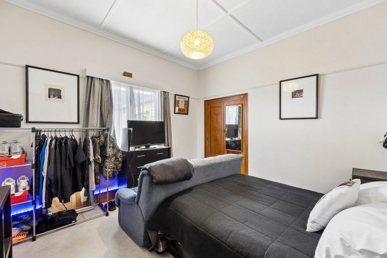 Photo of property in 58 Hargest Crescent, Saint Kilda, Dunedin, 9012