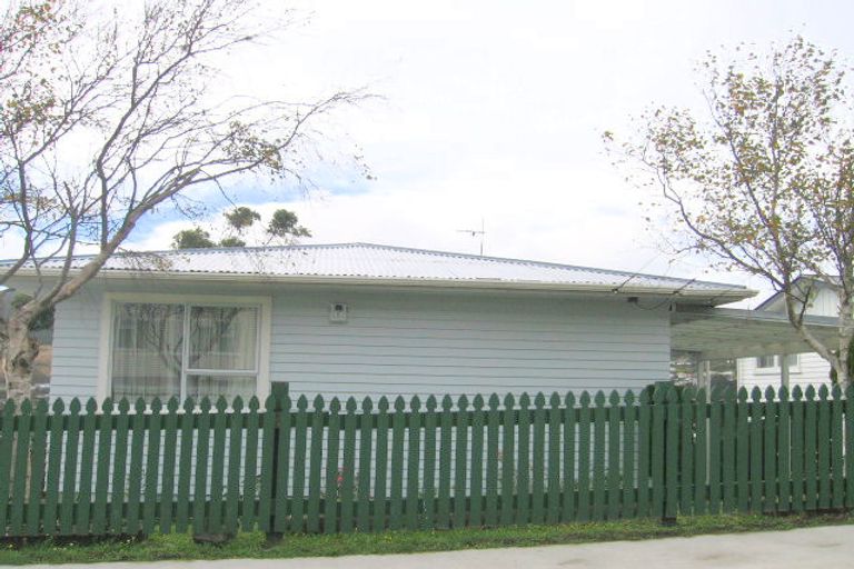 Photo of property in 76 Davidson Crescent, Tawa, Wellington, 5028