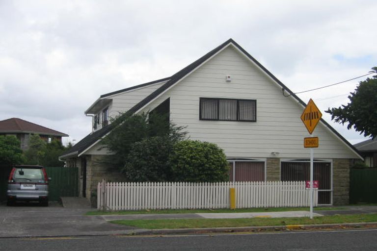 Photo of property in 153 Chivalry Road, Glenfield, Auckland, 0629