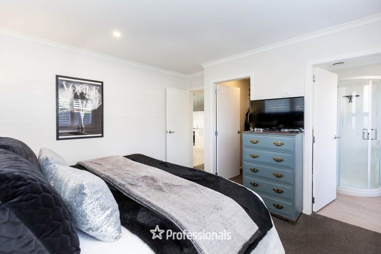 Photo of property in 5 Nikau Lane, Timberlea, Upper Hutt, 5018