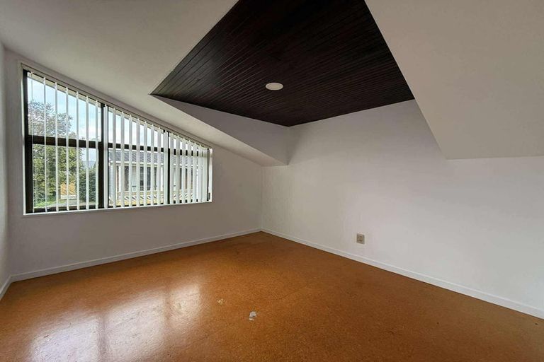 Photo of property in 27 Rembrandt Avenue, Tawa, Wellington, 5028