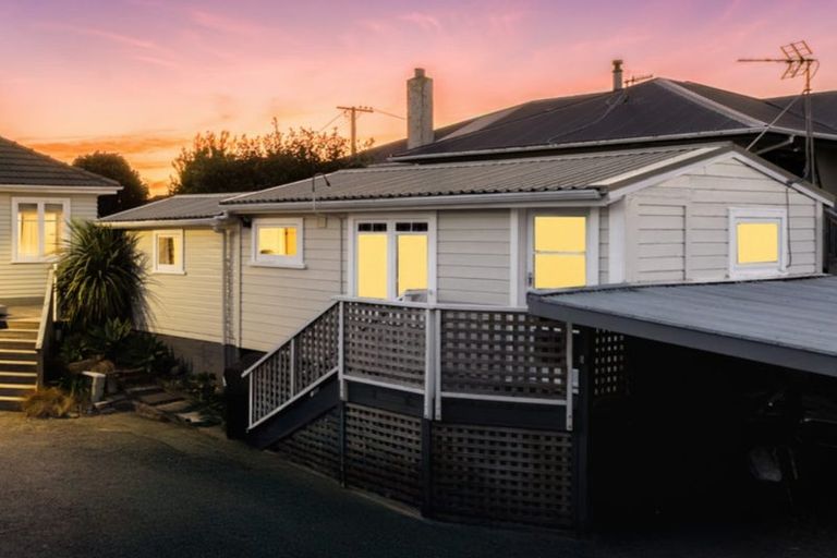 Photo of property in 71 Golf Road, New Lynn, Auckland, 0600