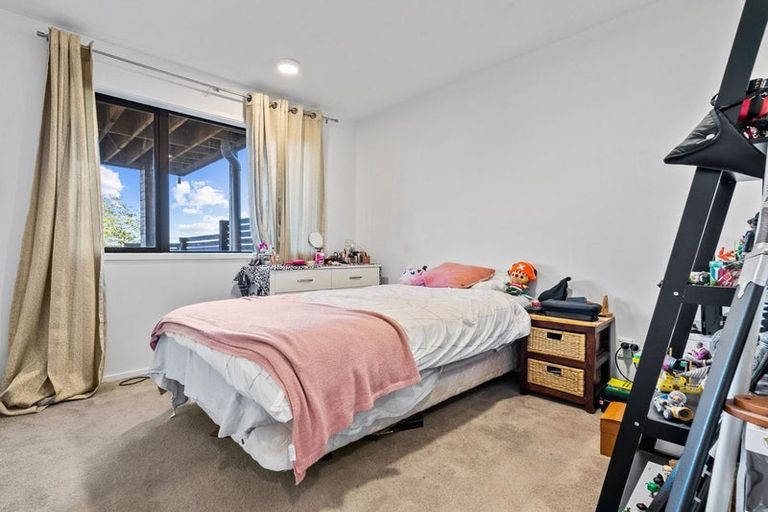 Photo of property in 13 Bartells Drive, Goodwood Heights, Auckland, 2105