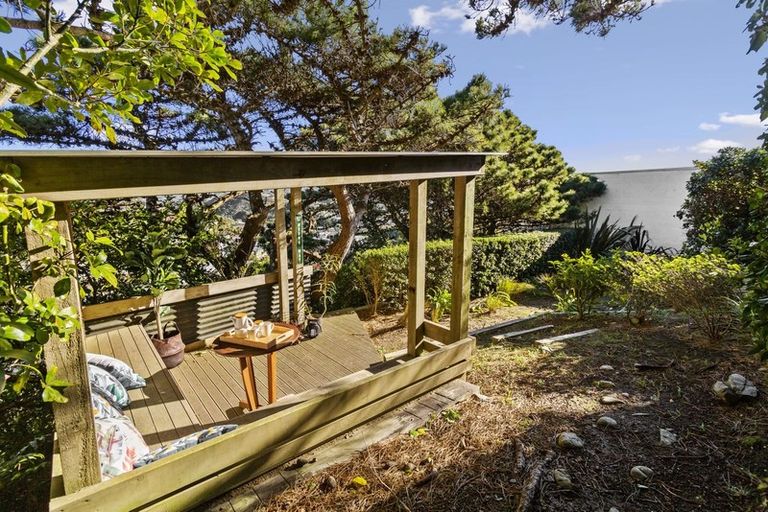 Photo of property in 27b Chetwode Grove, Newlands, Wellington, 6037