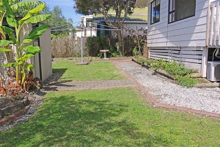 Photo of property in 2 Dalton Road, Snells Beach, 0920