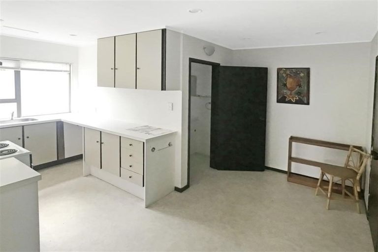 Photo of property in 14 Chenery Road, Red Beach, 0932