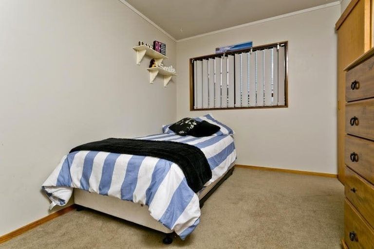 Photo of property in 2/32 Seaview Road, Glenfield, Auckland, 0629