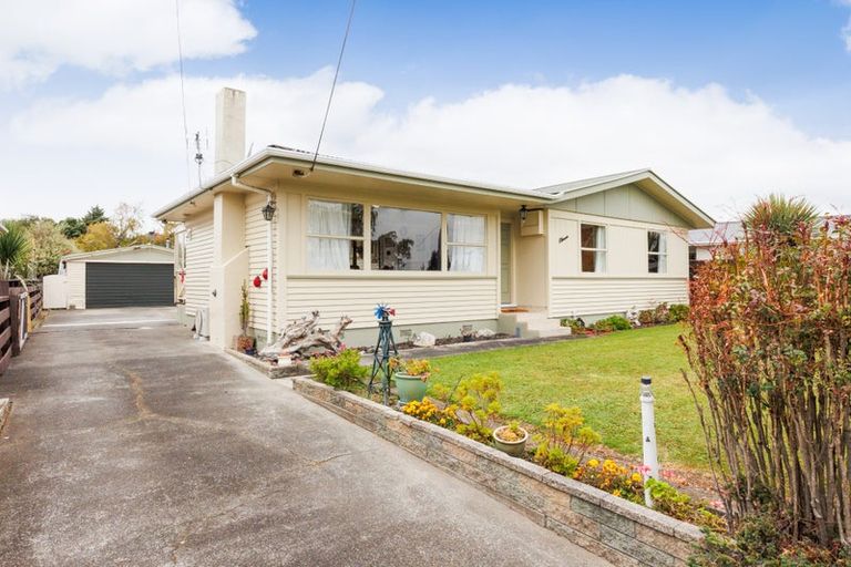 Photo of property in 11 Tararua Terrace, Cloverlea, Palmerston North, 4412