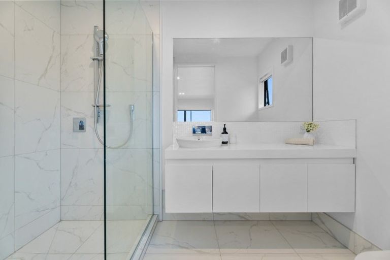 Photo of property in 1 Endymion Place, Half Moon Bay, Auckland, 2012