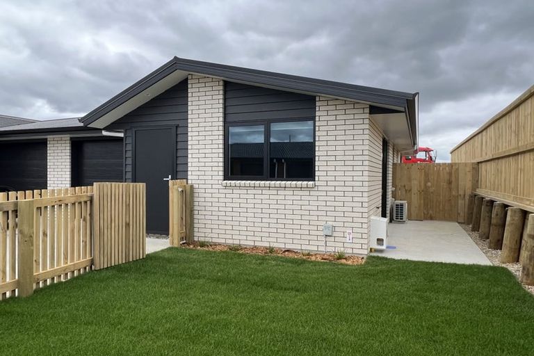 Photo of property in 38 Waruhia Crescent, Rototuna North, 3281