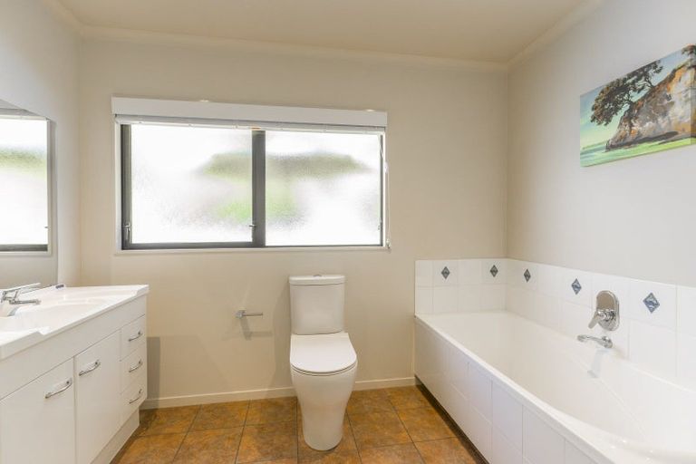 Photo of property in 94 Weggery Drive, Waikanae Beach, Waikanae, 5036