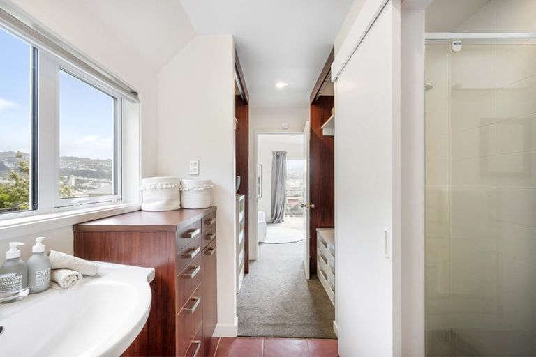 Photo of property in 11 Lawson Place, Mount Victoria, Wellington, 6011