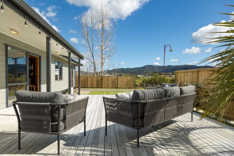 Photo of property in 28 Surf Street, Whitianga, 3510