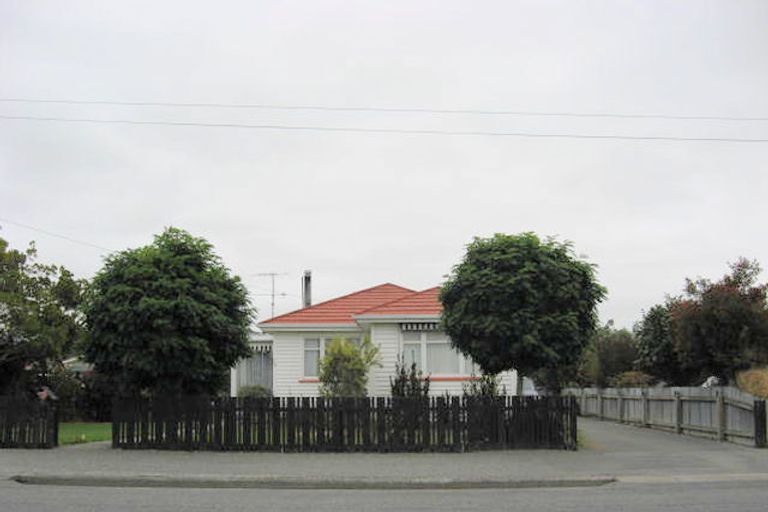 Photo of property in 75 Mcmurdo Street, Tinwald, Ashburton, 7700