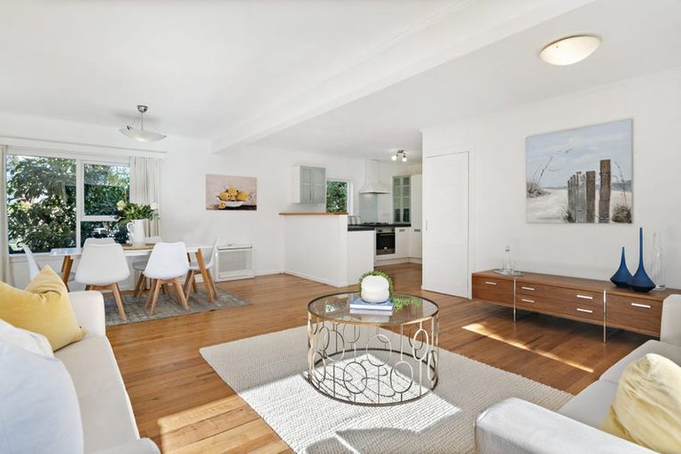 Photo of property in 1/1a Scarboro Terrace, Murrays Bay, Auckland, 0630