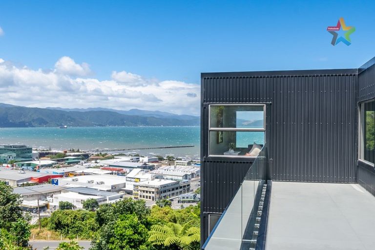 Photo of property in 18 Korokoro Road, Korokoro, Lower Hutt, 5012