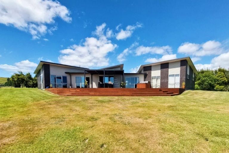Photo of property in 1 Wilson Road, Urenui, 4375