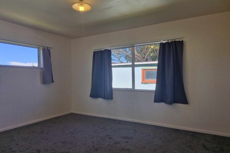 Photo of property in 12 Karaka Street, Merrilands, New Plymouth, 4312