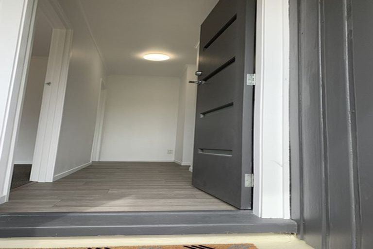 Photo of property in 15 Liston Crescent, Cockle Bay, Auckland, 2014