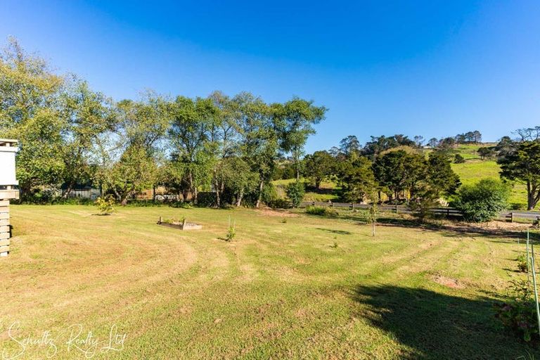 Photo of property in 15 Ash Grove, Maungaturoto, 0520