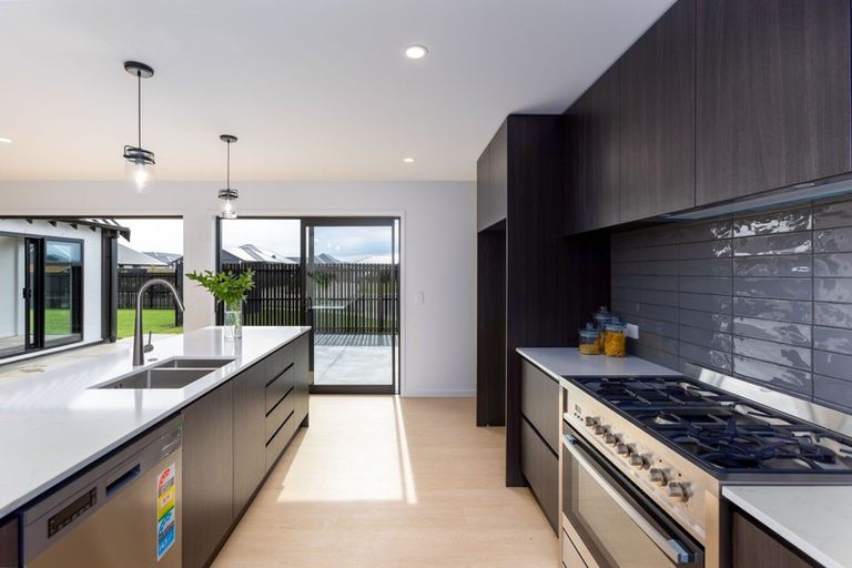 Photo of property in 28 Angus Place, Rangiora, 7400