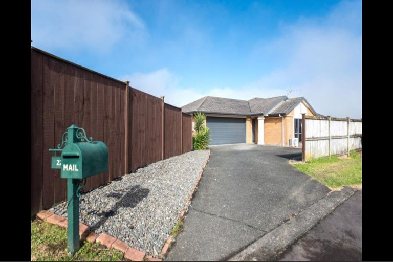 Photo of property in 22 Ashmere Lane, Weymouth, Auckland, 2103