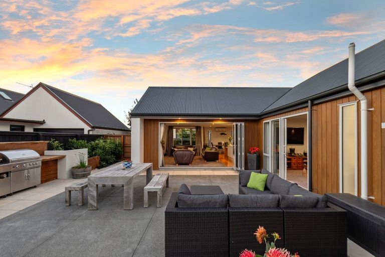 Photo of property in 7 Waterstock Way, Parklands, Christchurch, 8083