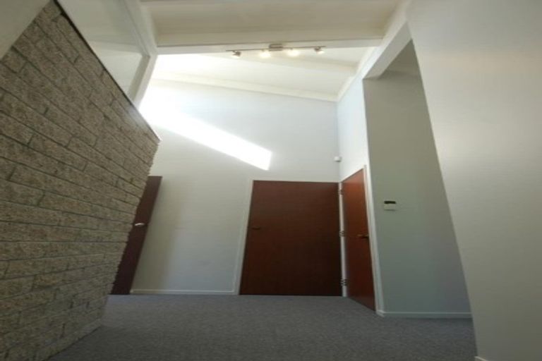 Photo of property in 8/35 Swanson Road, Henderson, Auckland, 0610