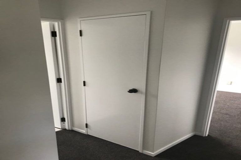 Photo of property in 1 Lowell Place, Massey, Auckland, 0614