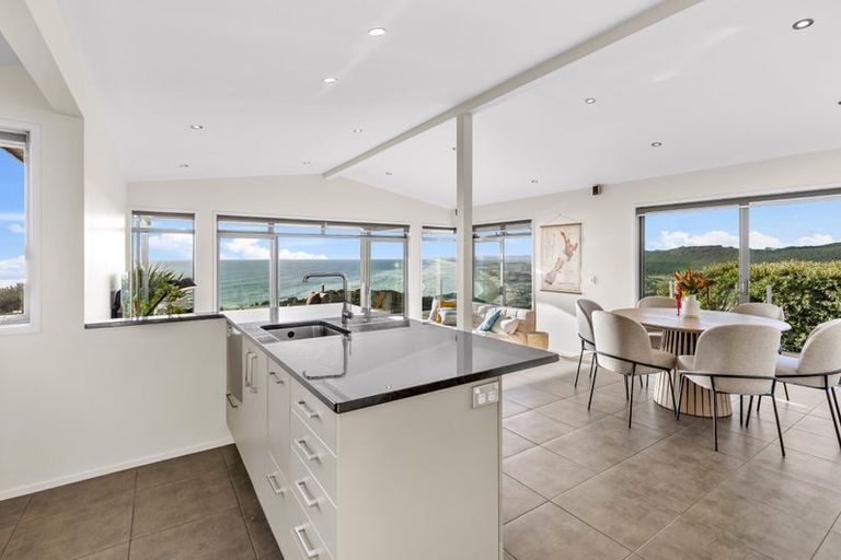 Photo of property in 42 Waitea Road, Muriwai, Waimauku, 0881