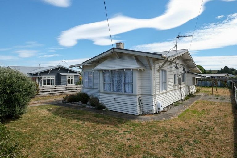 Photo of property in 9 Preston Street, Eltham, 4322
