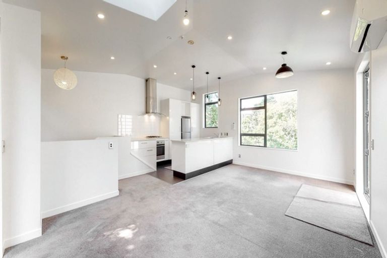 Photo of property in 15 San Sebastian Road, Kelburn, Wellington, 6012