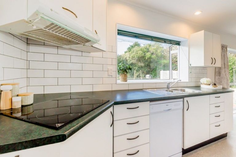 Photo of property in 2 Te Uruhi Grove, Paraparaumu, 5032