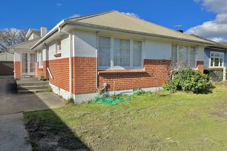 Photo of property in 42 Gibbons Street, Upper Hutt Central, Upper Hutt, 5018