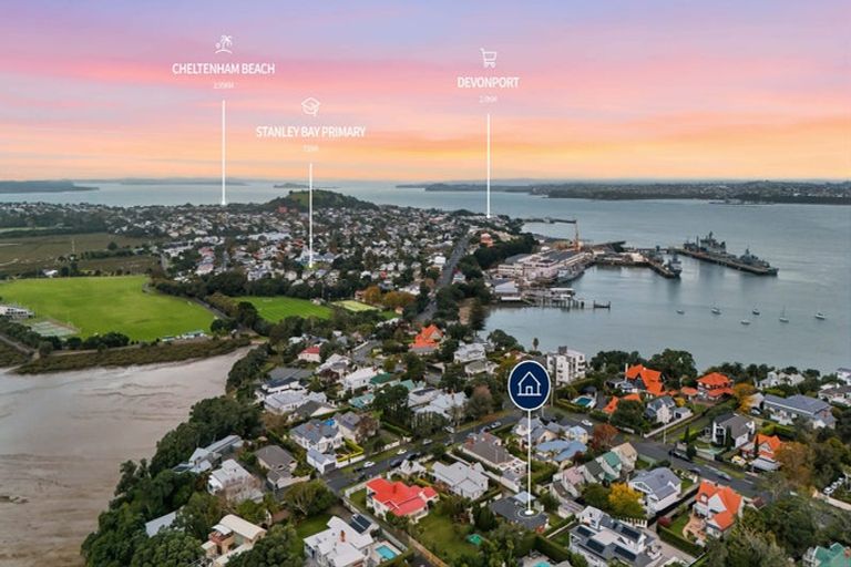 Photo of property in 1/3a First Avenue, Stanley Point, Auckland, 0624