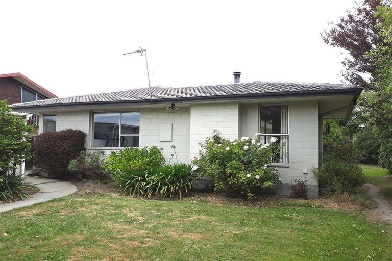 Photo of property in 16 Watson Place, Rangiora, 7400