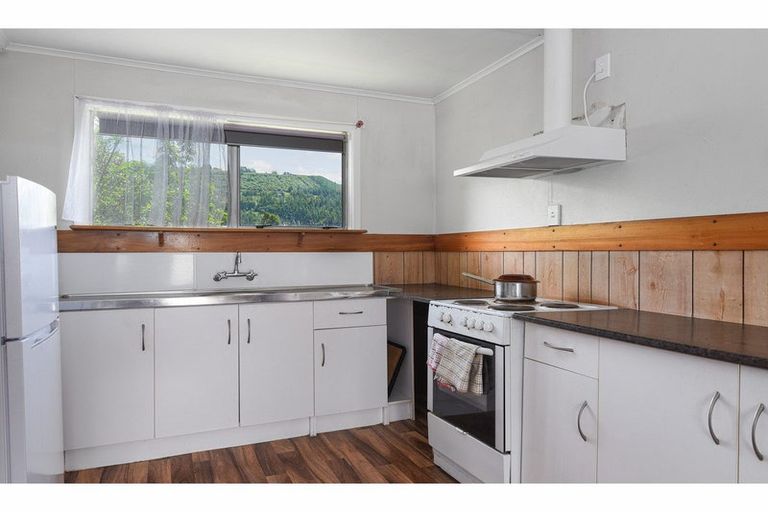 Photo of property in 33b Kawaha Point Road, Fairy Springs, Rotorua, 3015