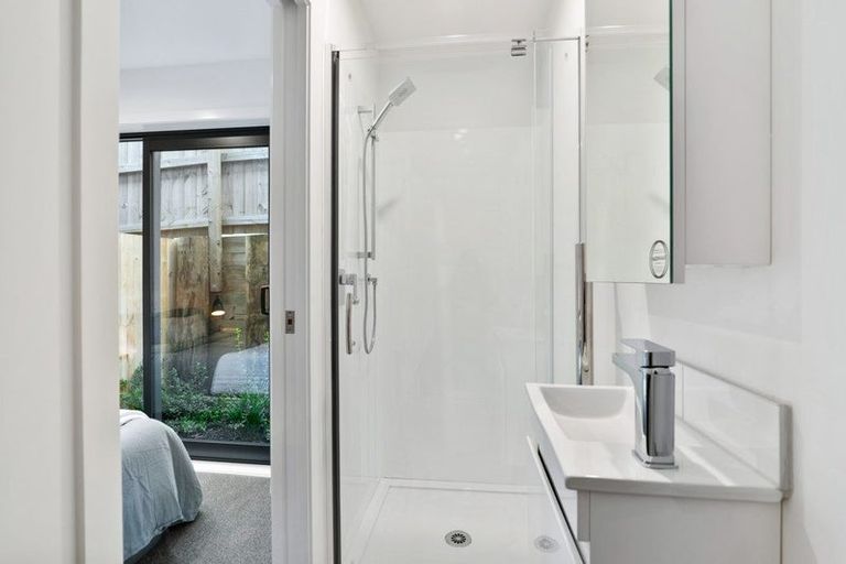 Photo of property in 3 Meg Lane, Glen Eden, 0602