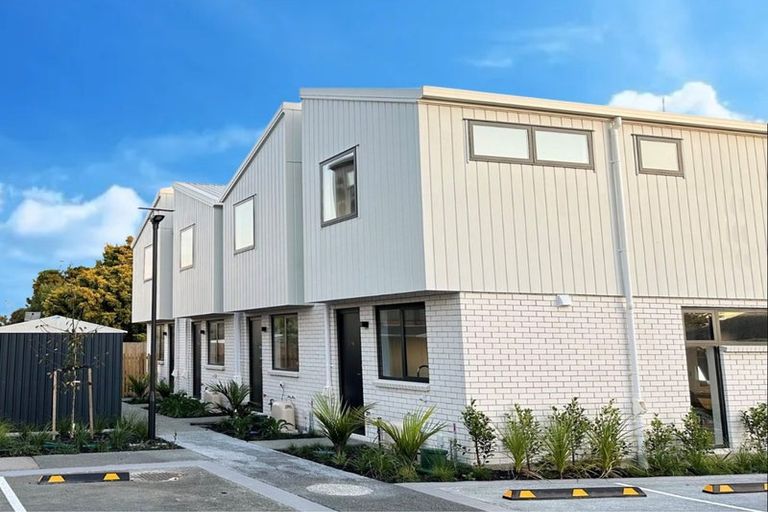 Photo of property in 2/46 Normandy Place, Henderson, Auckland, 0610