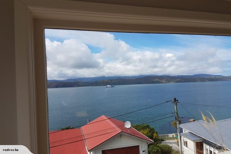 Photo of property in 42 Fortification Road, Karaka Bays, Wellington, 6022