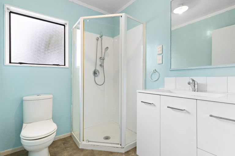 Photo of property in 4/14 Beaubank Road, Kelston, Auckland, 0602