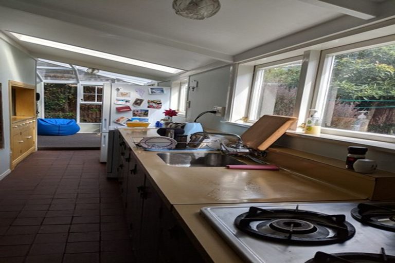 Photo of property in 2 Torless Terrace, Thorndon, Wellington, 6011