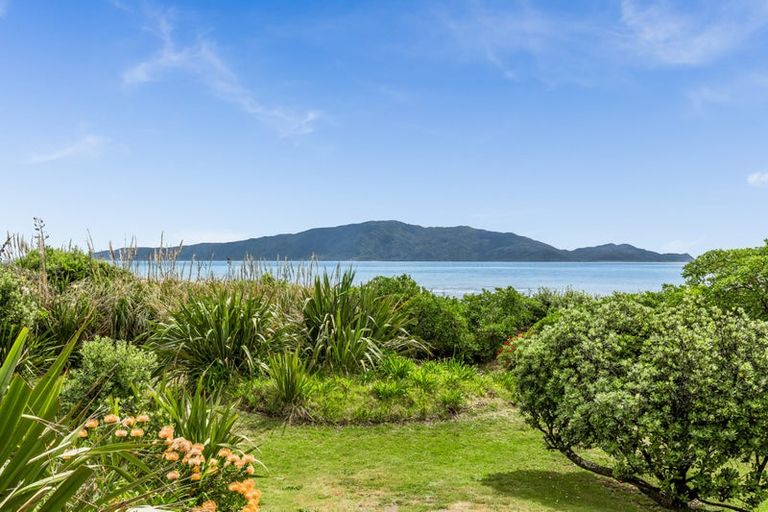 Photo of property in 71 Field Way, Waikanae Beach, Waikanae, 5036
