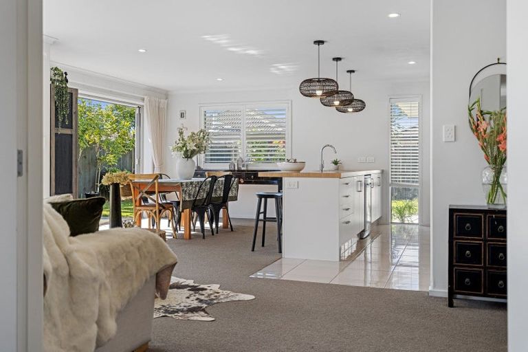 Photo of property in 33 Rainey Crescent, Papamoa Beach, Papamoa, 3118