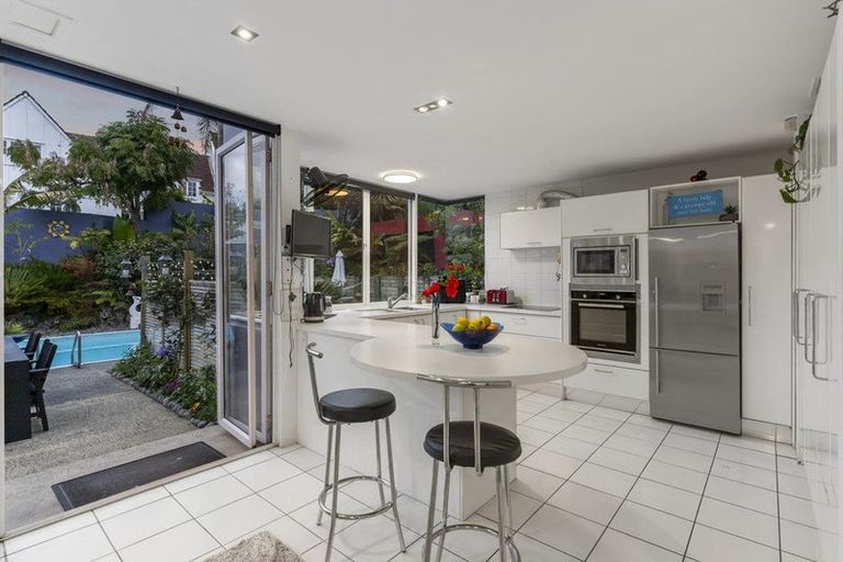 Photo of property in 8 Lingham Crescent, Torbay, Auckland, 0630