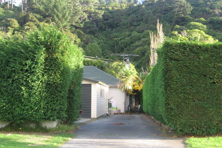 Photo of property in 122 Hine Road, Wainuiomata, Lower Hutt, 5014