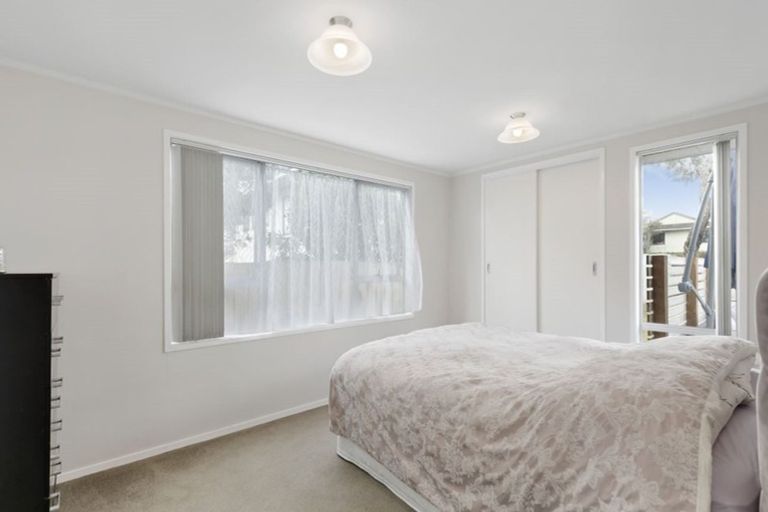 Photo of property in 41 Oreil Avenue, West Harbour, Auckland, 0618